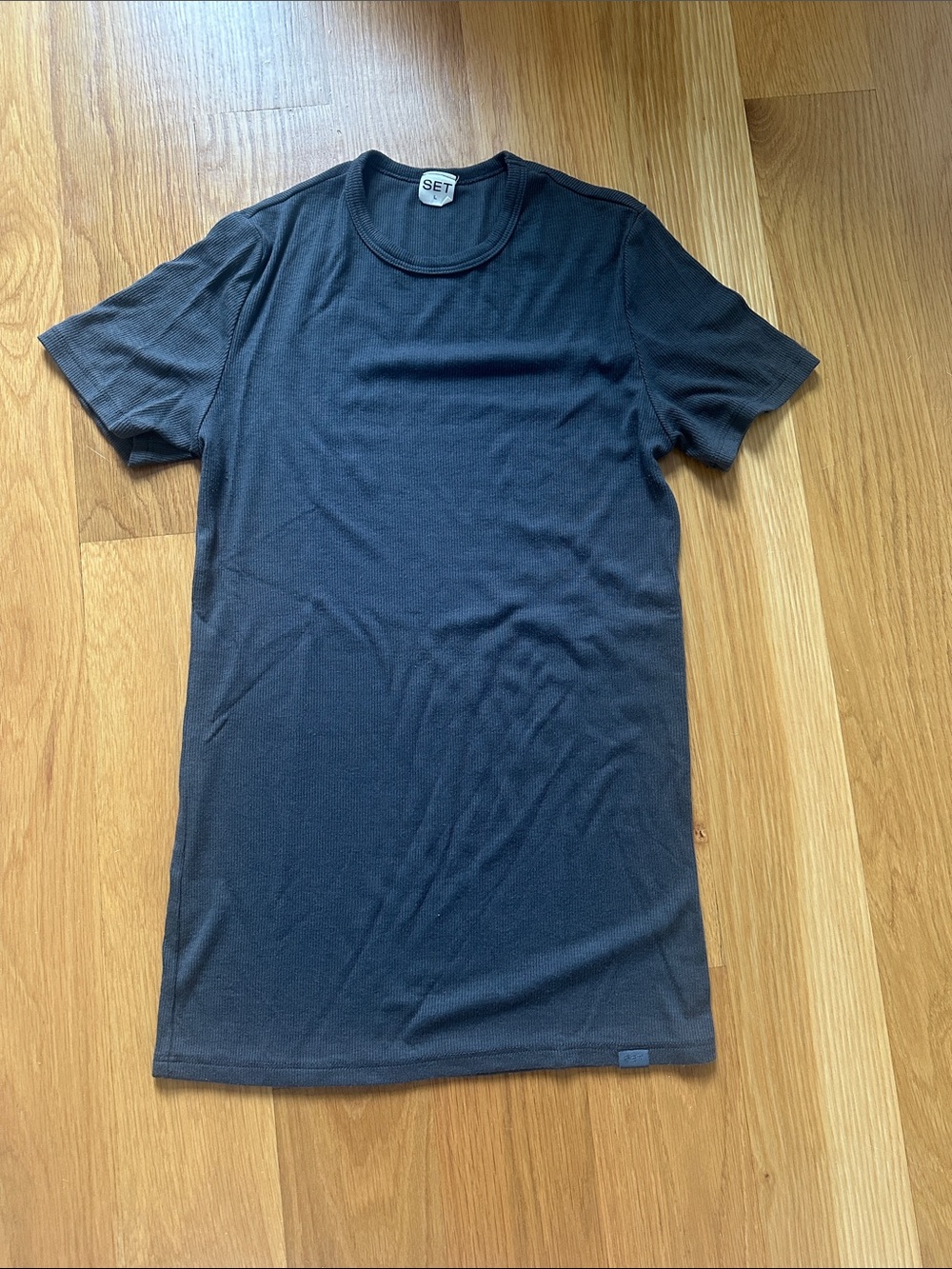 Set; Women’s Black Ribbed Short-Sleeve Crew Neck Shirt